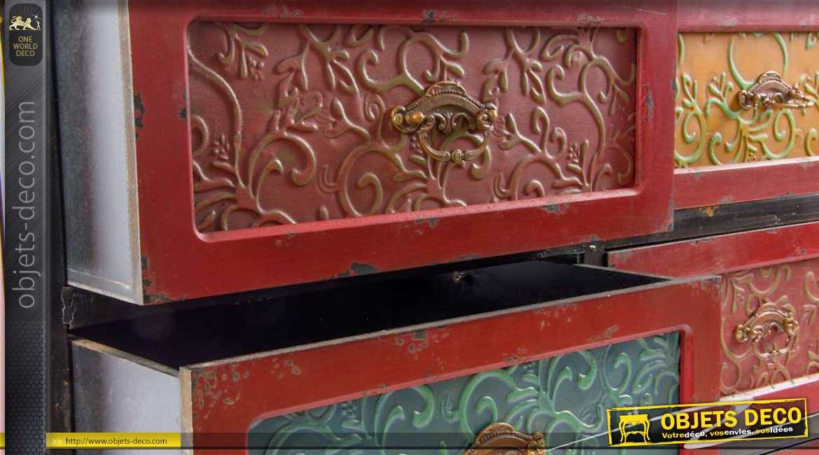 Commode en bois et métal de style ethnique sur roulettes