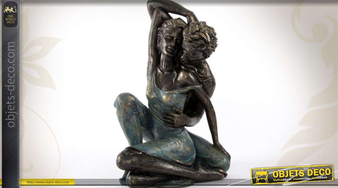 Statuette couple enlacé finition bronze antique 32 cm