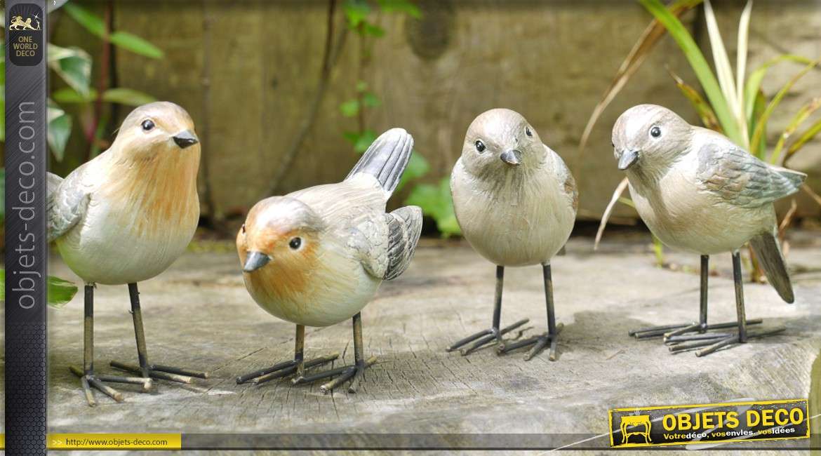 Oiseaux Décoratifs En Métal Pour Le Jardin Extérieur Sur Le Tableau Dans Le  Magasin Image stock - Image du oiseau, décoratif: 140647883