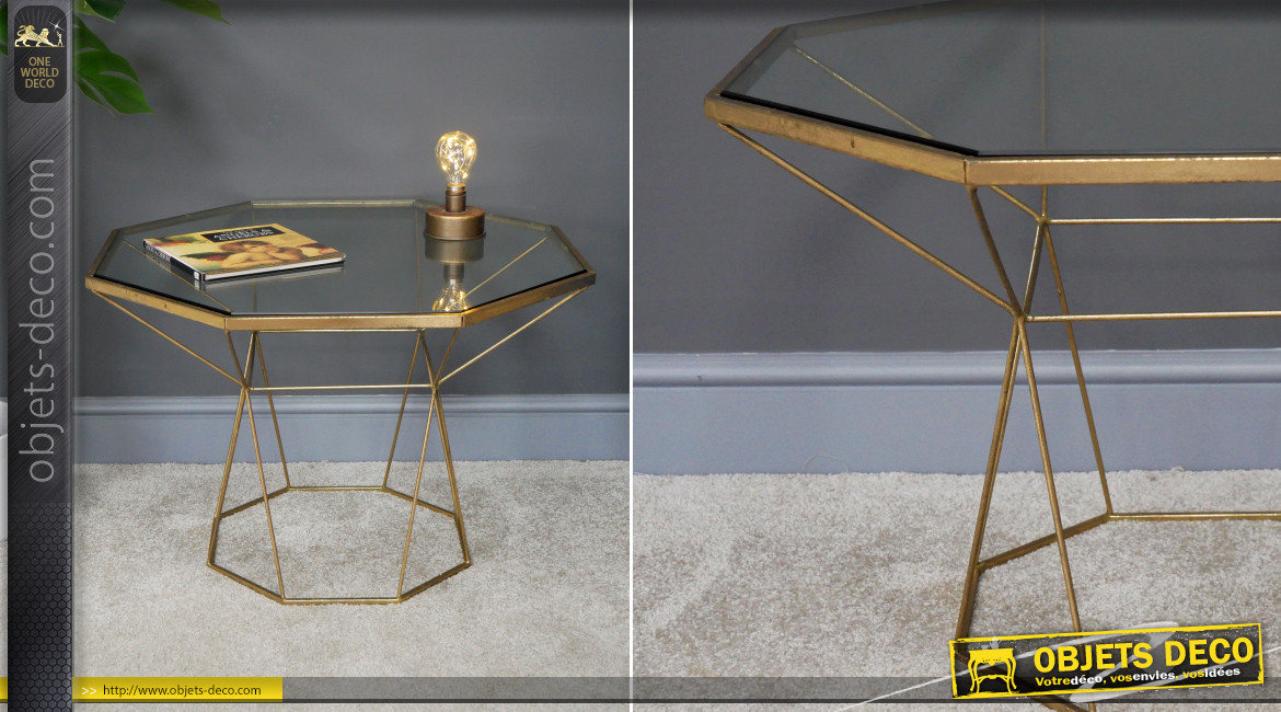 Table d'appoint en métal et plateau en verre, finition dorée effet brossé, ambiance moderne géométrique, Ø66cm